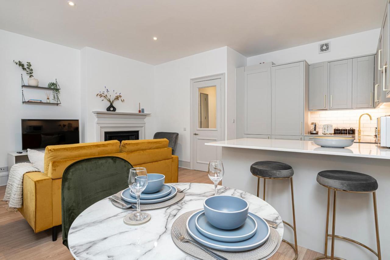 Stylish 1 Bed Flats In Soho, Next To Piccadilly Circus And Trafalgar Square Londra Esterno foto