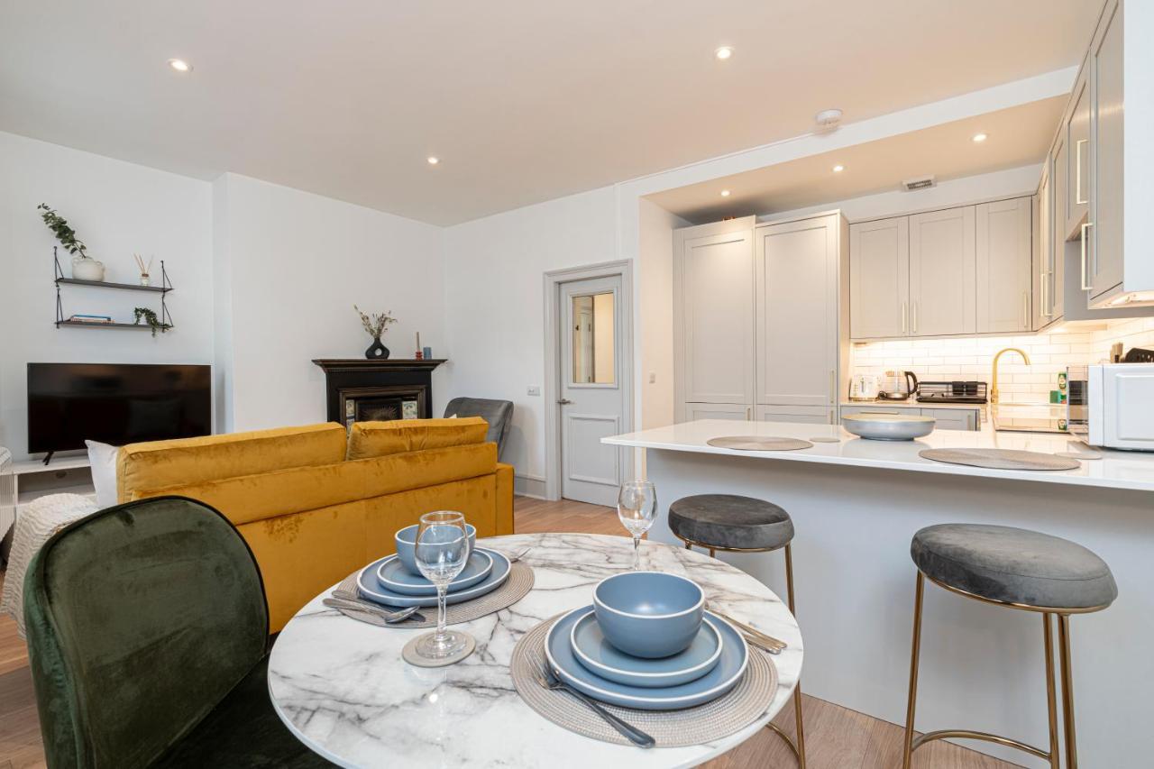 Stylish 1 Bed Flats In Soho, Next To Piccadilly Circus And Trafalgar Square Londra Esterno foto