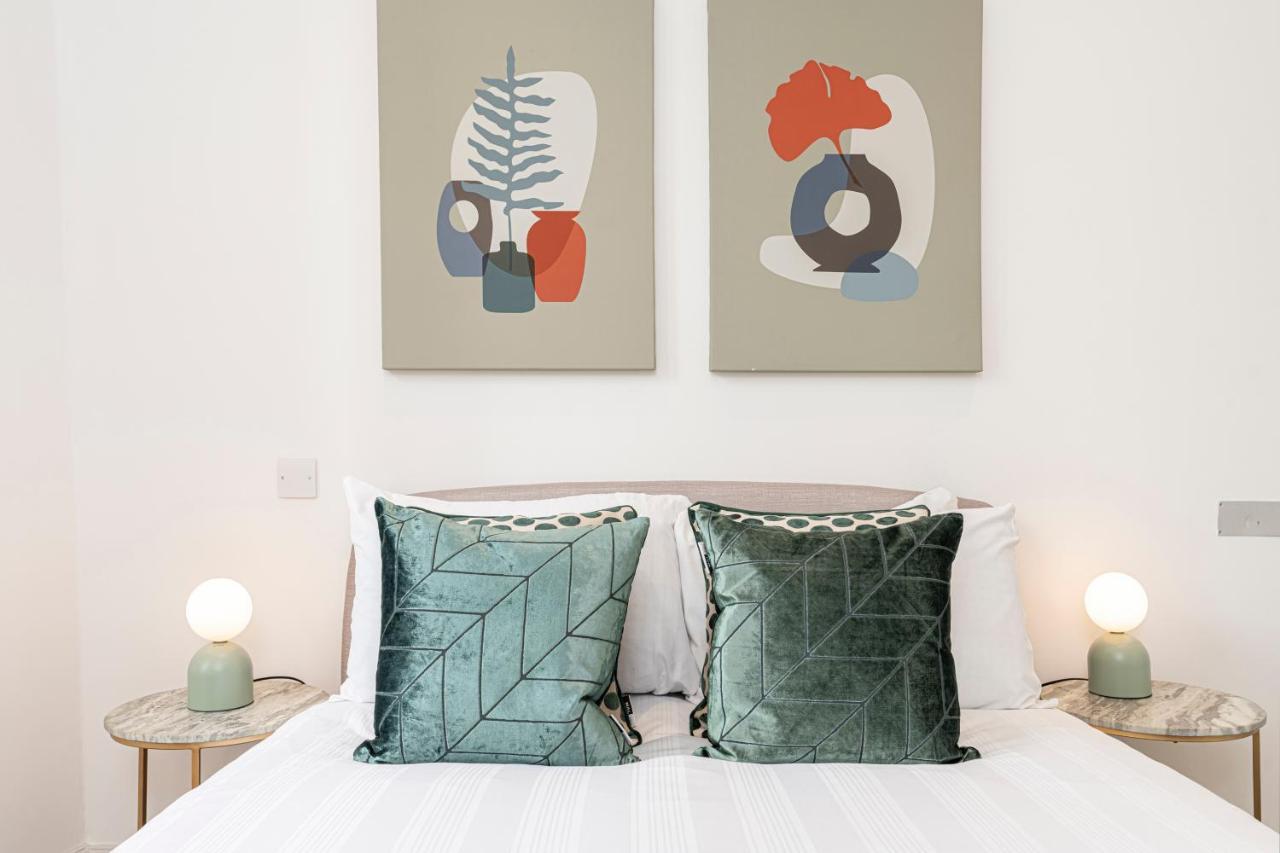 Stylish 1 Bed Flats In Soho, Next To Piccadilly Circus And Trafalgar Square Londra Esterno foto